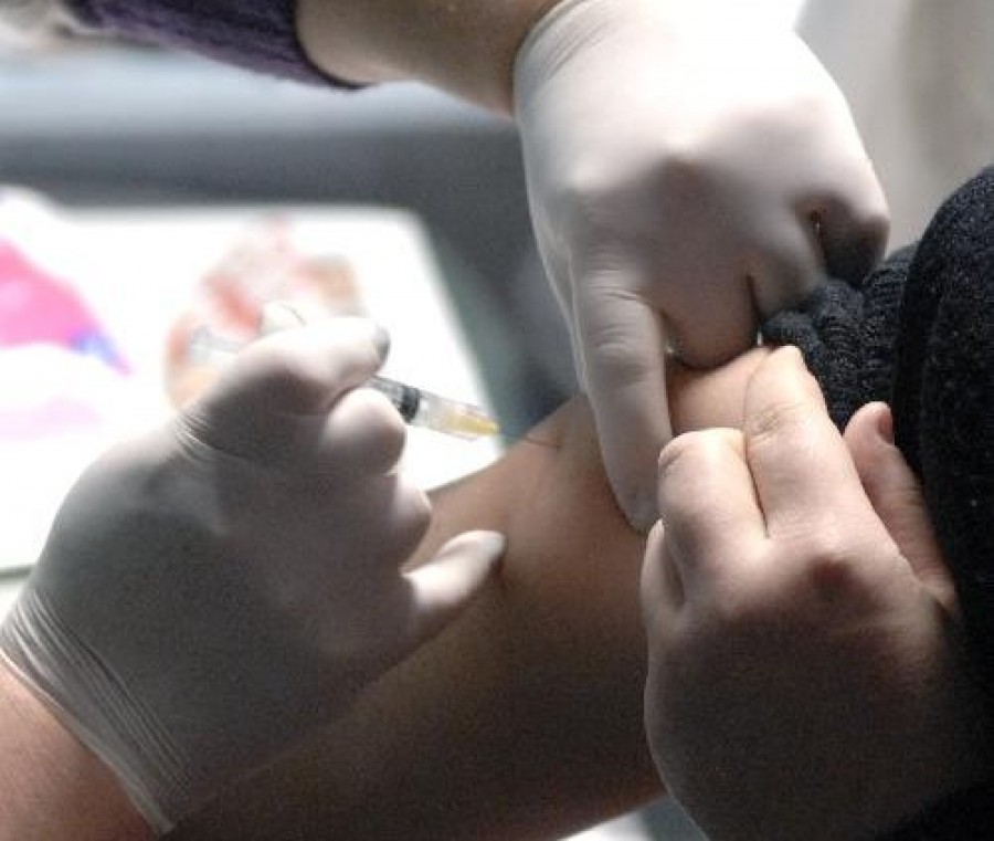 A început semnarea contractelor pentru vaccinare între medicii de familie şi DSP