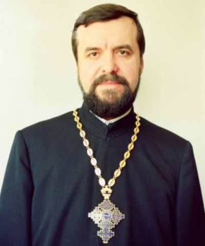 Preotul-cărturar Eugen Drăgoi, un mecena septuagenar