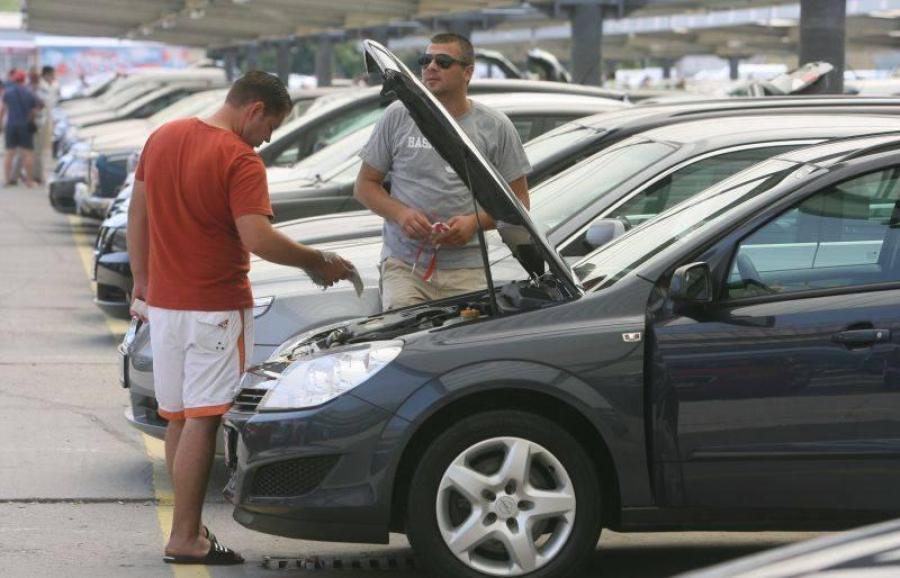 Maşinile la mâna a doua au invadat Galaţiul