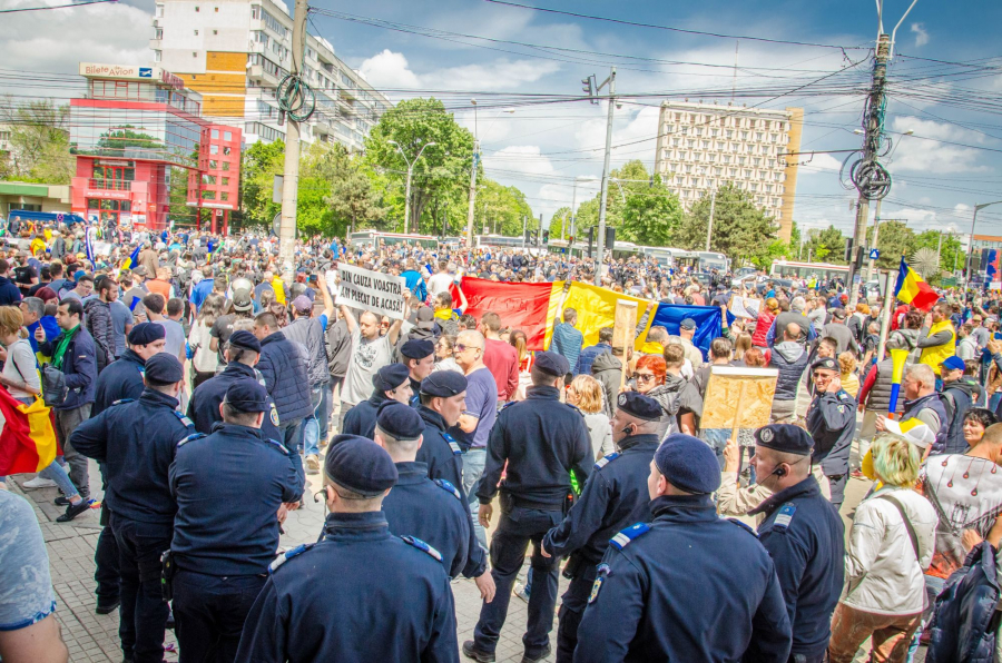 Miting electoral PSD flancat de peste o mie de protestatari nemulțumiți
