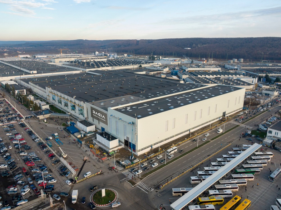 Șeful Dacia: „Cu cât vom electrifica mai târziu, cu atât mai bine”
