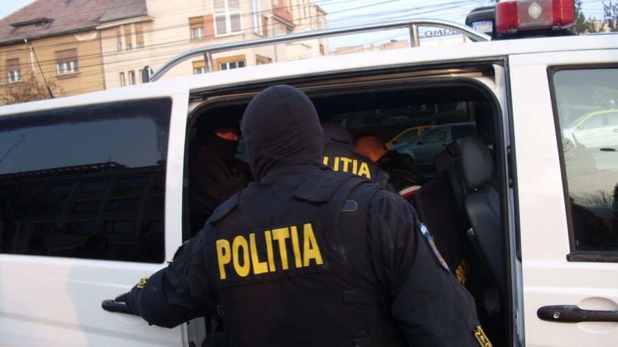 Şapte gălăţeni au fost arestaţi după ce au îngrozit Italia cu acţiuni mafiote