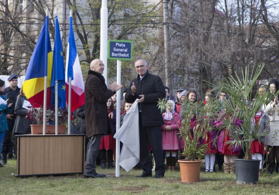 Galaţiul, vizitat de ambasadorul Franţei / Scuarul central din Micro 40 a primit numele generalului Berthelot