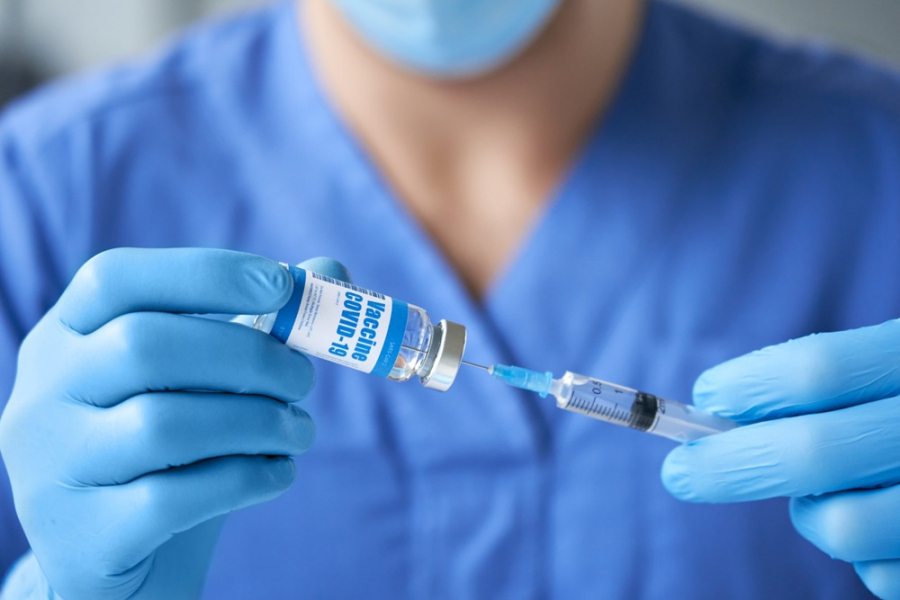 Vaccinare anti COVID-19. Doze pentru 70 la sută din populația UE