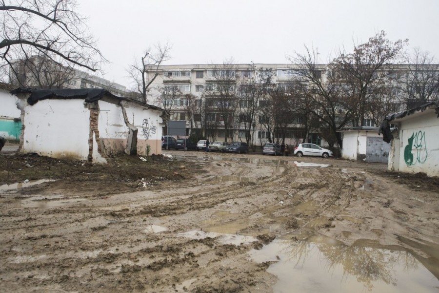 REPORTAJ în Complexul ANCORA, plin de noroaie şi ruine (FOTO)