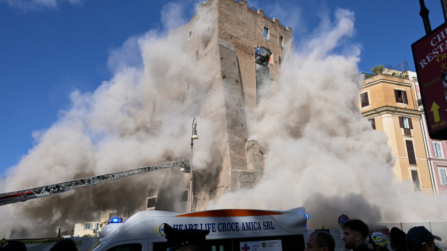 Un turn istoric din Roma s-a prăbușit. Român prins sub dărâmături