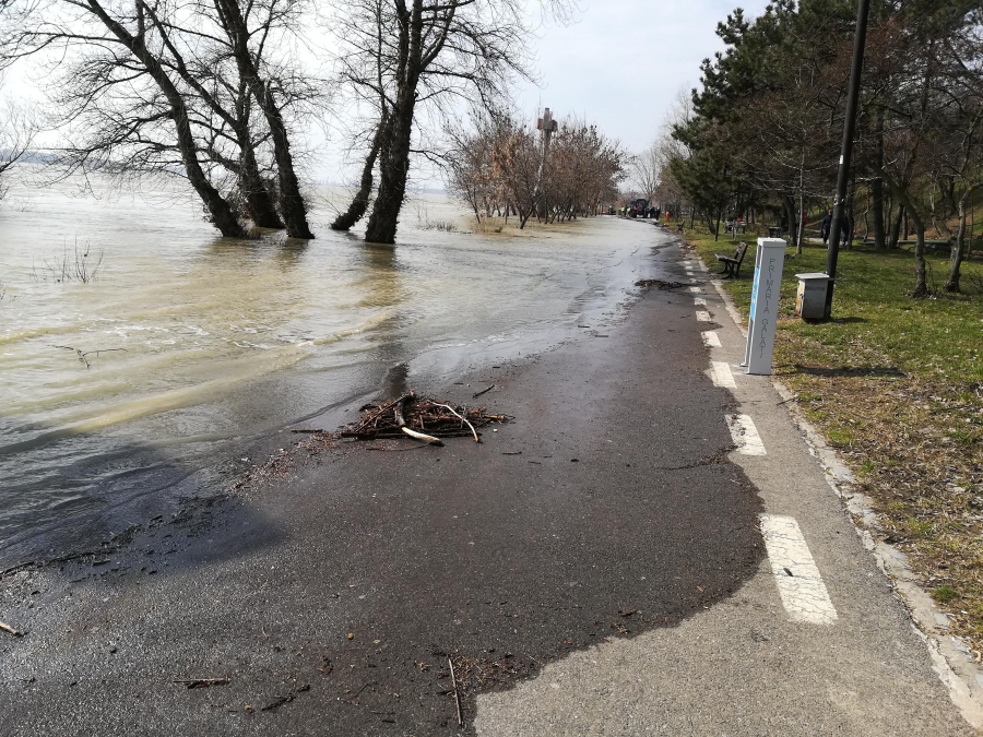Autorităţile gălățene sunt în ALERTĂ. Dunărea a depăşit cota de inundaţie şi creşte