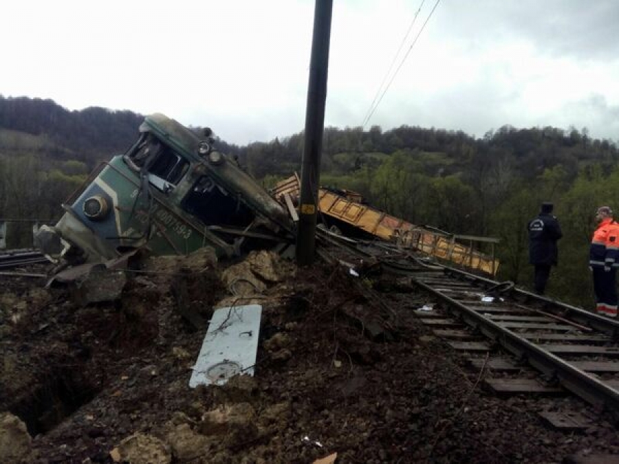 ACCIDENT FEROVIAR în județul Hunedoara. Două persoane au murit (FOTO)