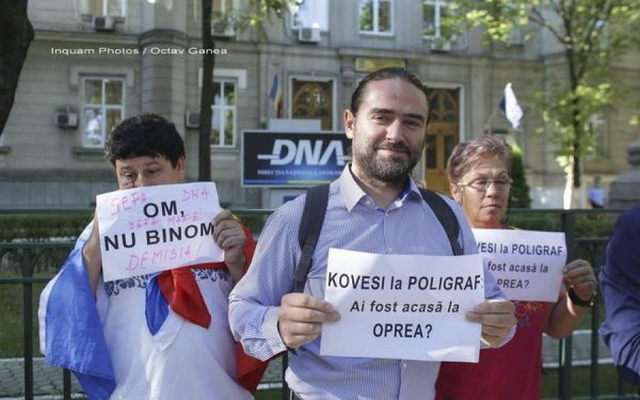 Un deputat PSD a protestat în faţa sediului DNA