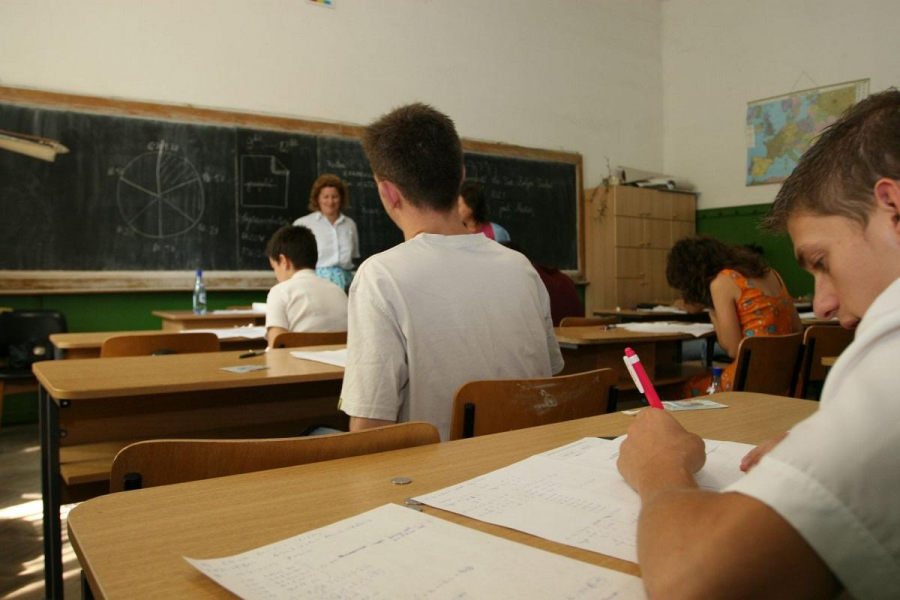 Simulare la Evaluare Naţională | Cine nu ia 5 la matematică e în situaţie gravă