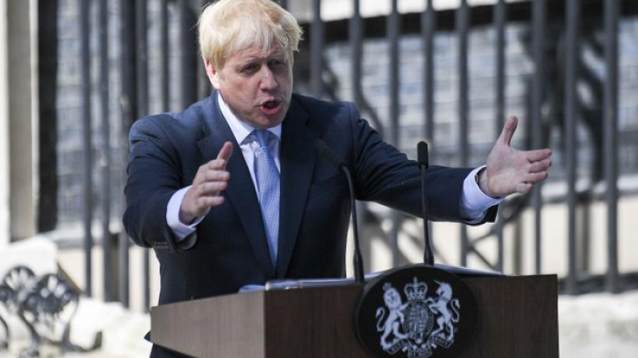 Boris Johnson, criticat de foştii premieri britanici