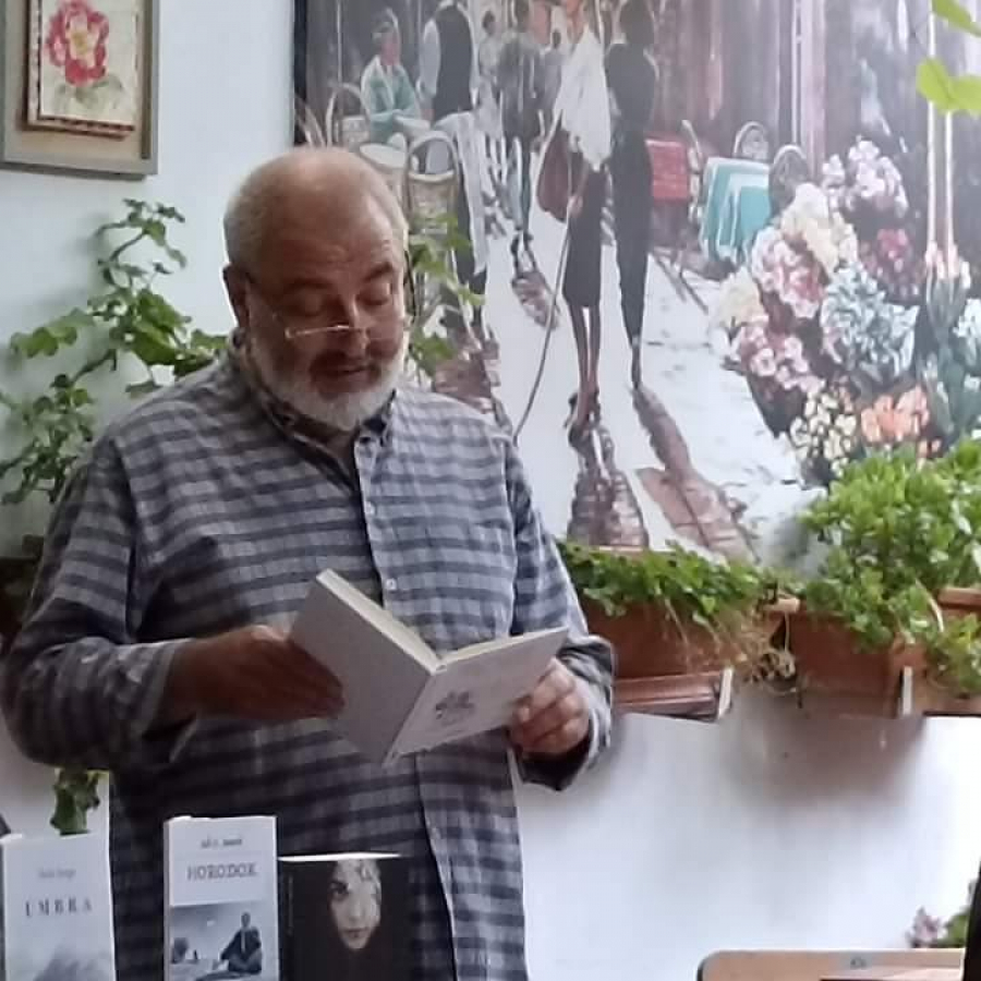 Cenaclul literar „Noduri și Semne”. Spectacol de poezie la Paris Café