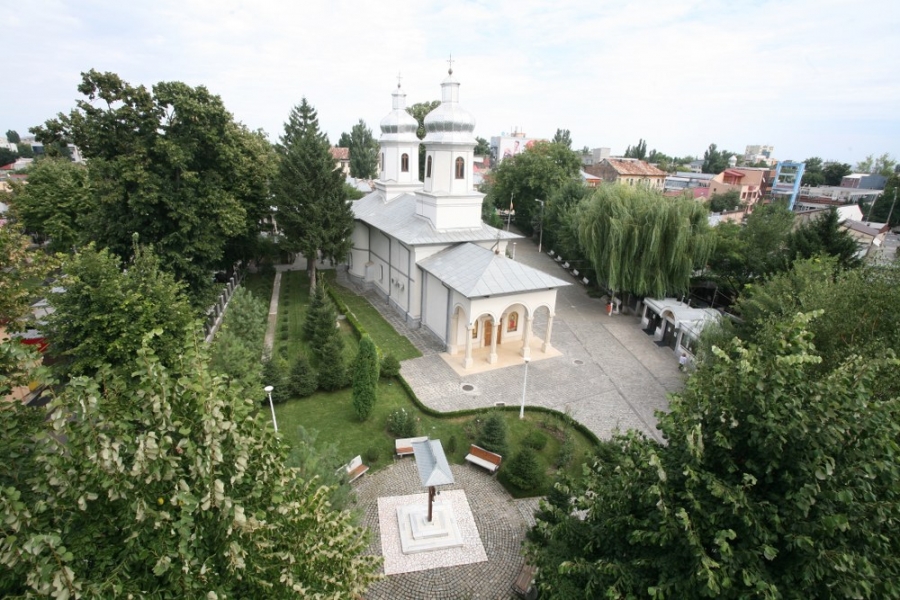 COMORI DE PATRIMONIU/ Biserica „Sf. Spiridon”, martoră la distrugerea Galaţiului