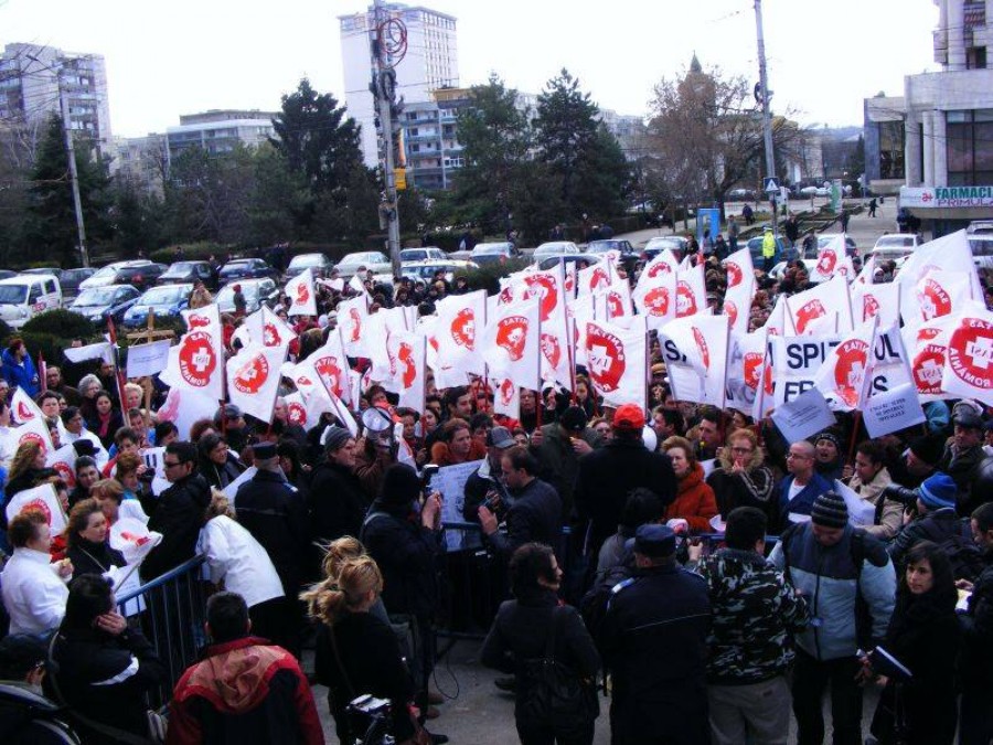 SINDICALIŞTII Sanitas AMENINŢĂ CU PROTESTE de amploare