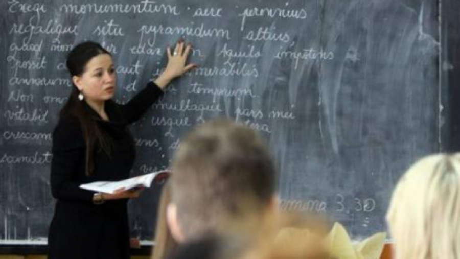 Peste 150 de profesori gălăţeni, lăsaţi fără post