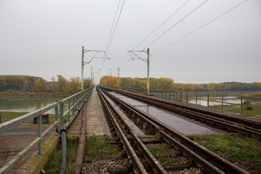 Un pod nou peste Siret, promis de zece ani, se construiește din bani europeni (FOTO)