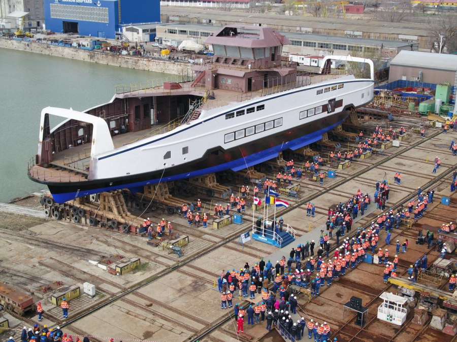 Două nave tip road ferry, pentru canadieni