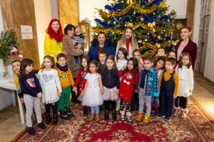Copiii de la Grădiniţa „Alice” au cântat cu Alexandra Penciu (FOTO și VIDEO)
