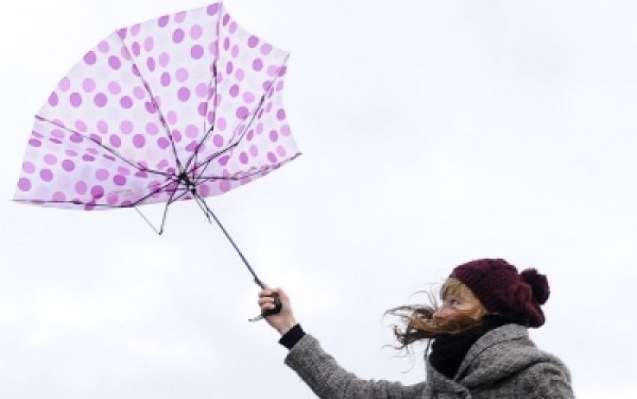 Directorul Administraţiei Naţionale de Meteorologie: Posibil cod portocaliu de vânt puternic, vineri