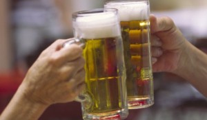 Românii au băut cu 10 la sută mai puţină bere în 2013