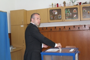 CANDIDAȚI LA URNE/ Ionuţ Pucheanu, la secţia de votare: &quot;Am votat cu încrederea că electoratul va ieşi astăzi la vot&quot;