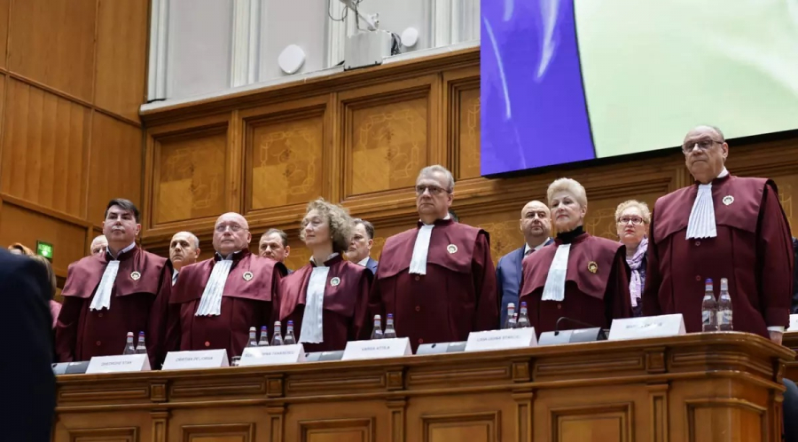 Judecătorii CCR își păstrează pensia