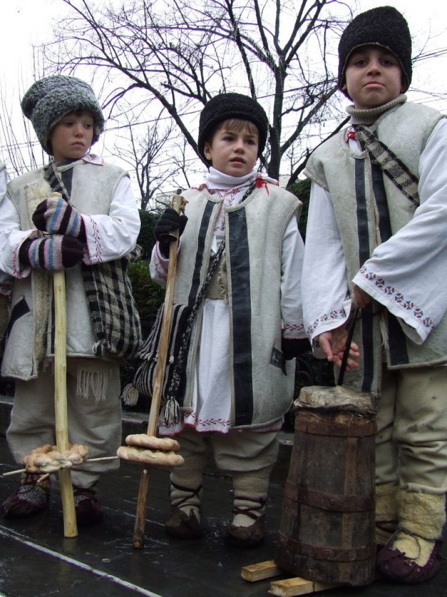 Colindători cât cuprinde, duminică, la Festivalul „Tudor Pamfile”