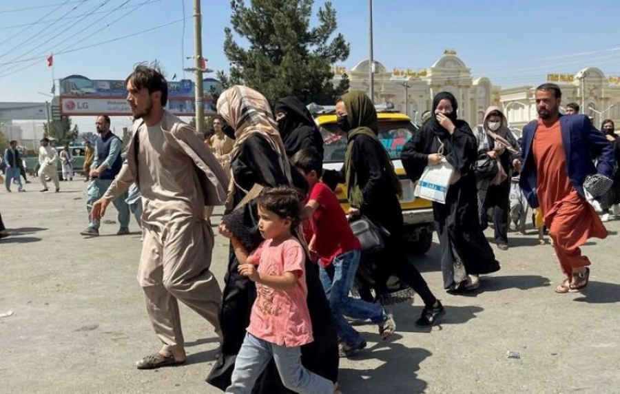 Mii de afgani se refugiază în taberele din Iran