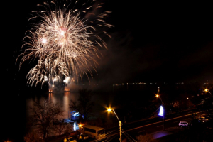 Artificii. Spectacol incendiar pe Dunăre (Aerial Video)