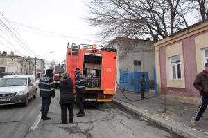 Atenţie la sursele de încălzire: Incendiu pe strada Tecuci