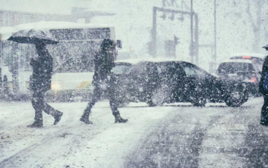 Meteorologii anunţă lapoviţă şi ninsoare pentru joi şi vineri