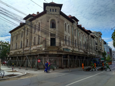 Se amenajează șantierul la Palatul „Gheorghiu”
