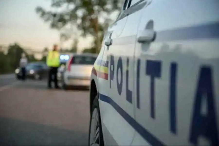 Autoturism condus cu viteză în... câmp