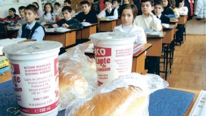 Copiii preşcolari ar putea primi o MASĂ CALDĂ în loc de CORN ŞI LAPTE