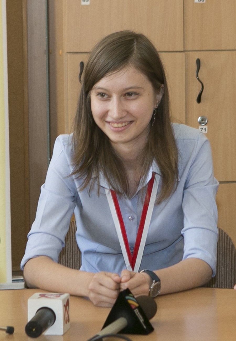 "M-am visat cu medalia la gât", spune Cosmina Albulescu de la Colegiul „C. Negri”, cea care a cucerit aurul la Olimpiada internaţională de geografie 