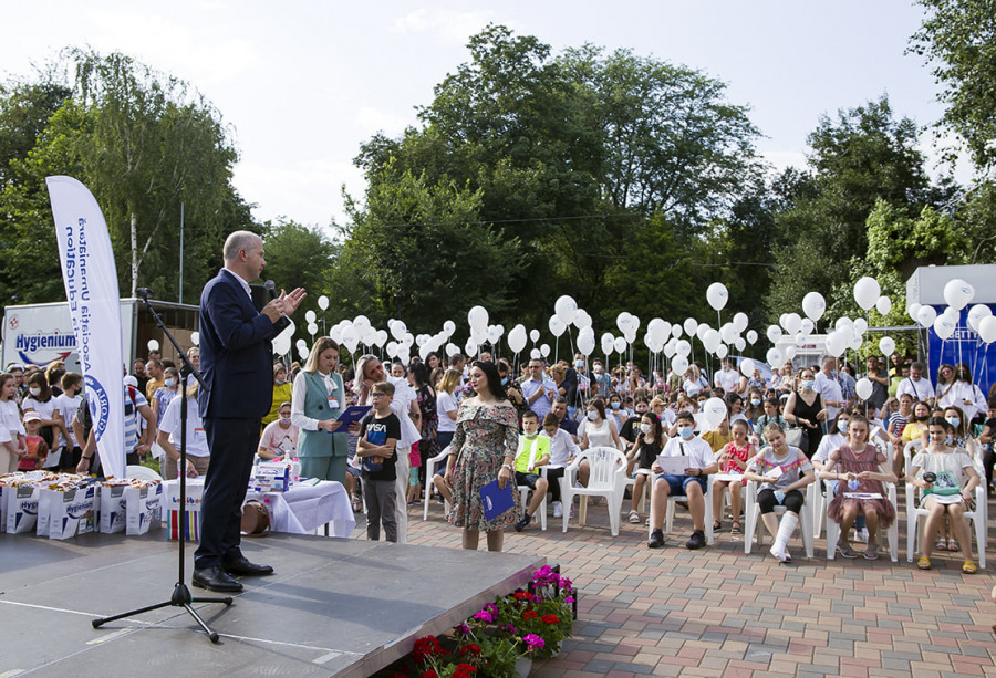 Peste 700 de elevi de 10, premiaţi la Gala Excelenţei