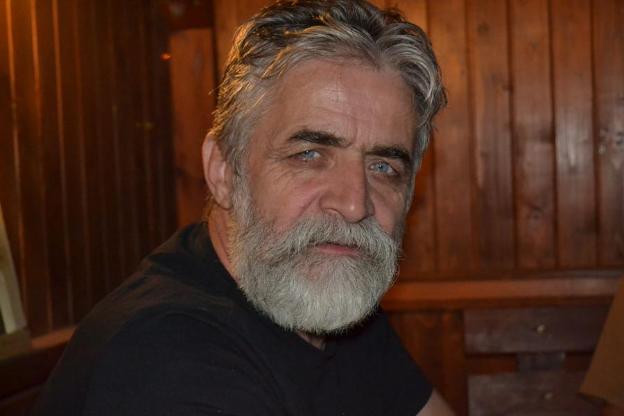 Plasticianul gălăţean Gheorghe Miron, la 65 de ani. „Atelierul, clopotul de sticlă sub care mă apăr de rău!” (FOTO)