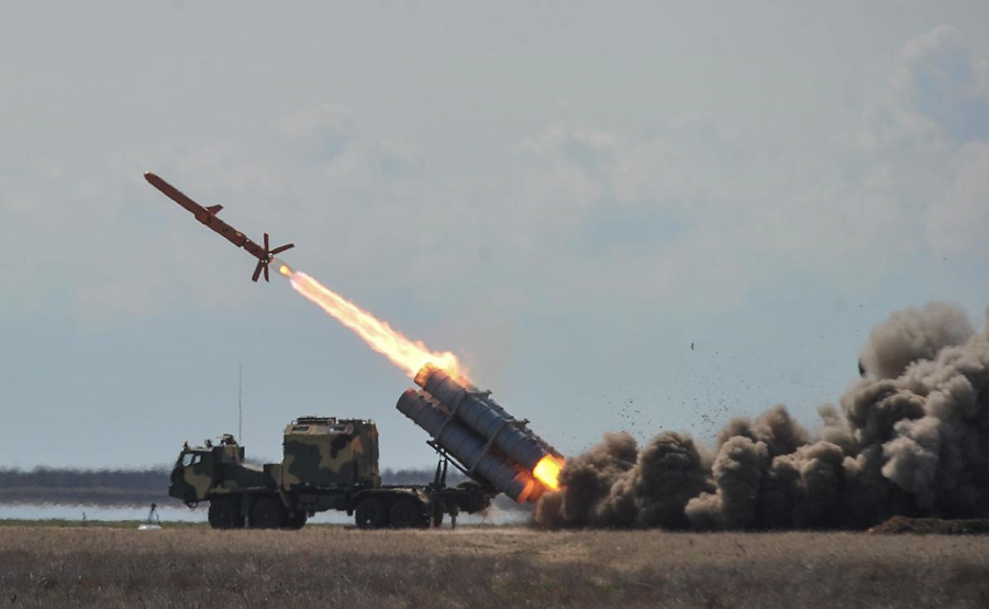 Ucraina și-a dublat producția de drone, rachete și blindate