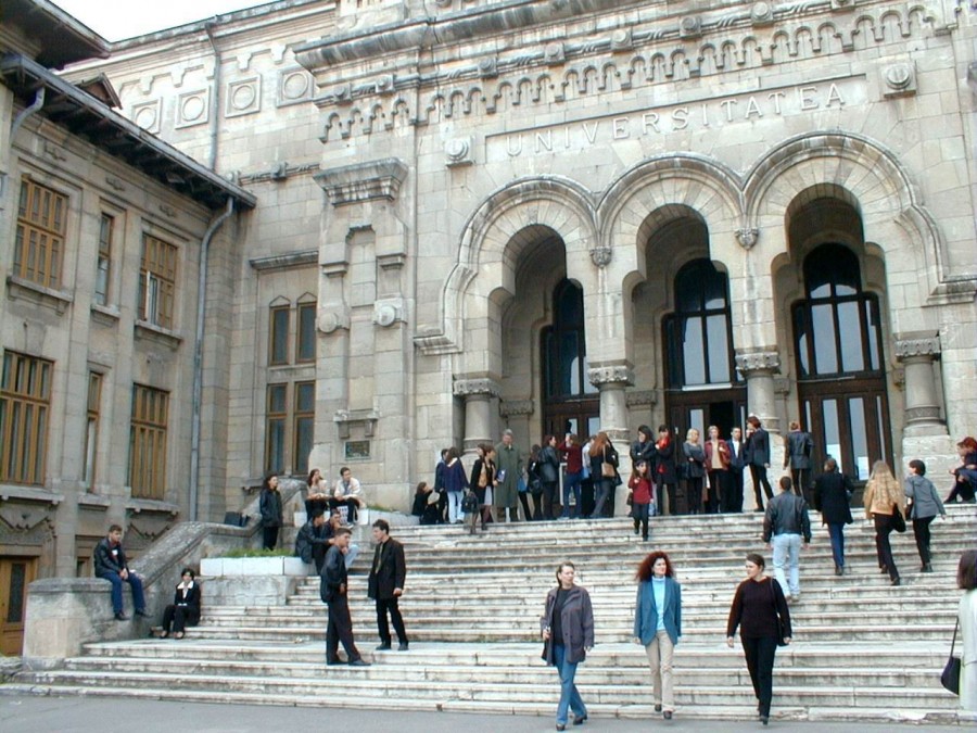 TÂRG DE VOLUNTARIAT pentru tineri, astăzi, la Universitate