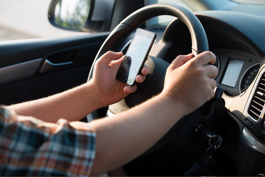 Moartea vine din viteză şi telefonul mobil. Inconştienţa pe şosele, mai rezistentă ca asfaltul