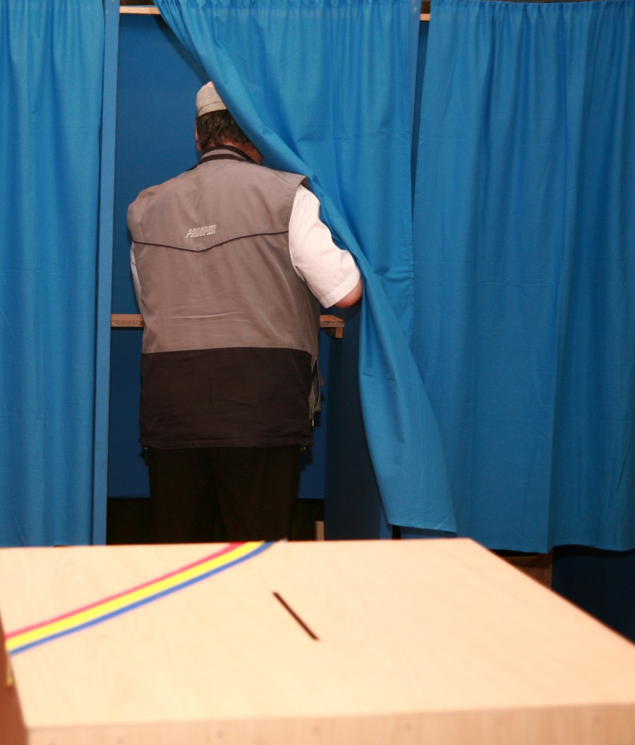 Înainte de închiderea secţiilor de votare/ Doar 27,13 la sută dintre gălăţeni au votat