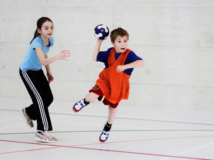 SFATURI PENTRU PĂRINŢI: Cum îi ajută sportul pe cei mici