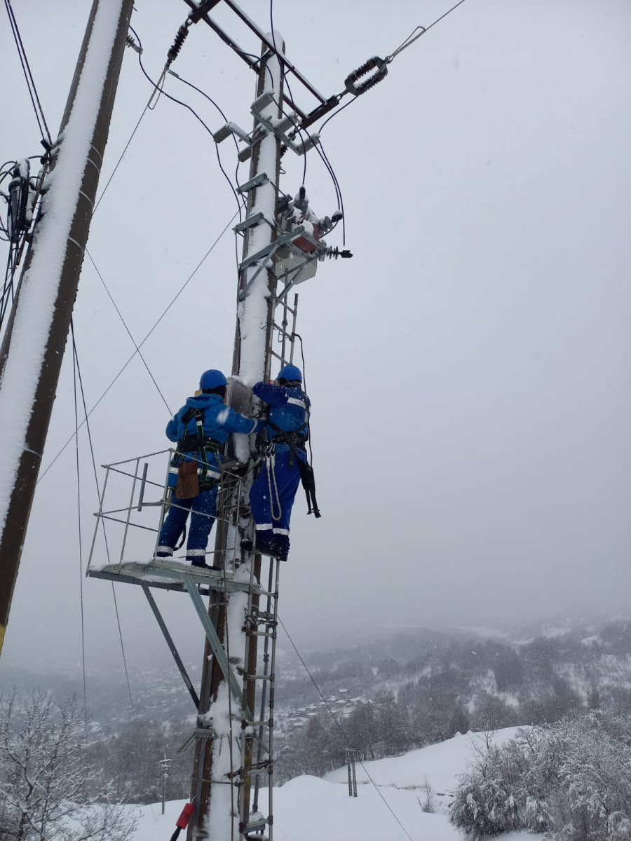 Întreruperi pe bandă rulantă ale energiei electrice