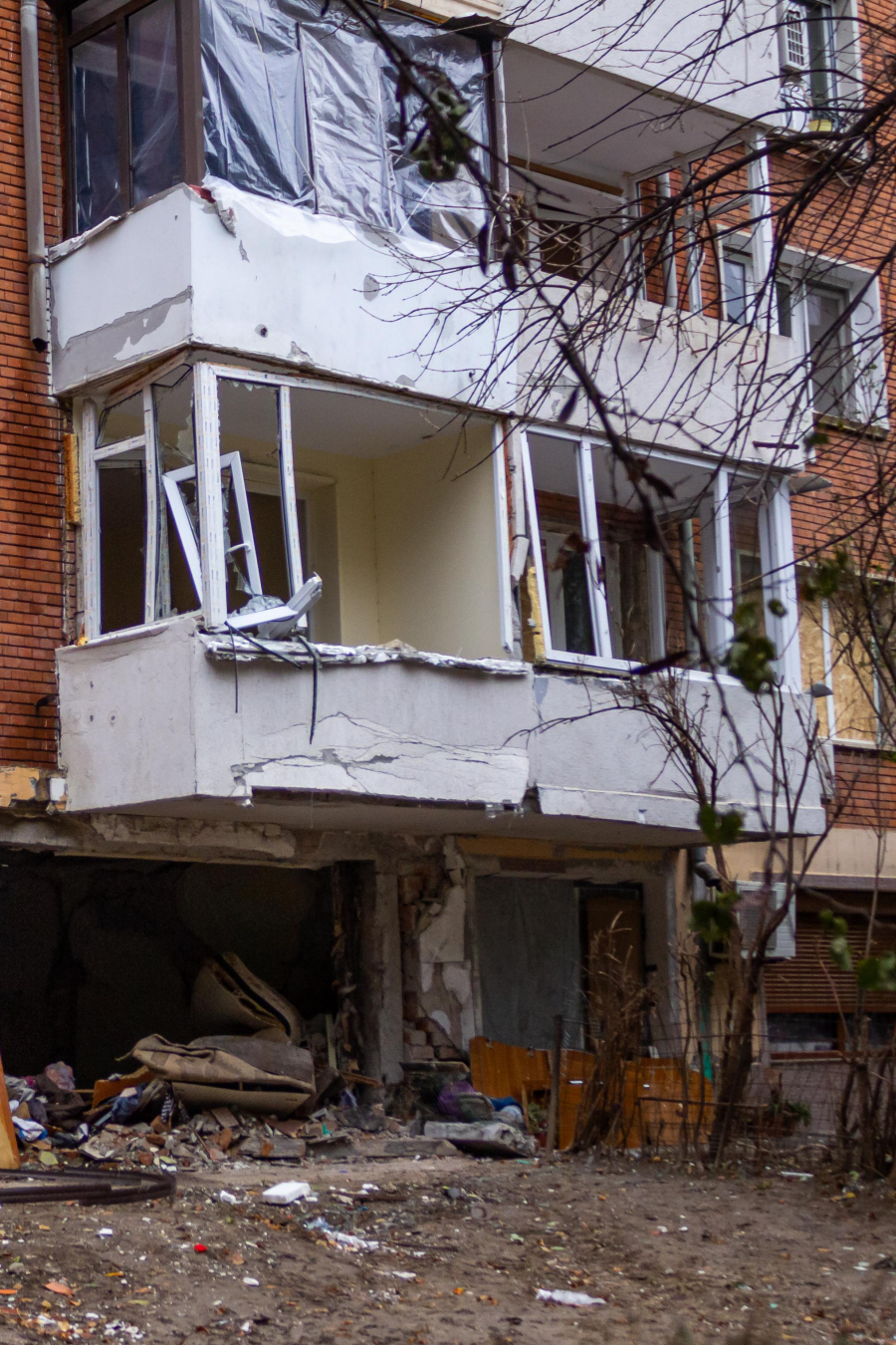 Ce îi aşteaptă pe gălăţenii din blocul afectat de explozie?