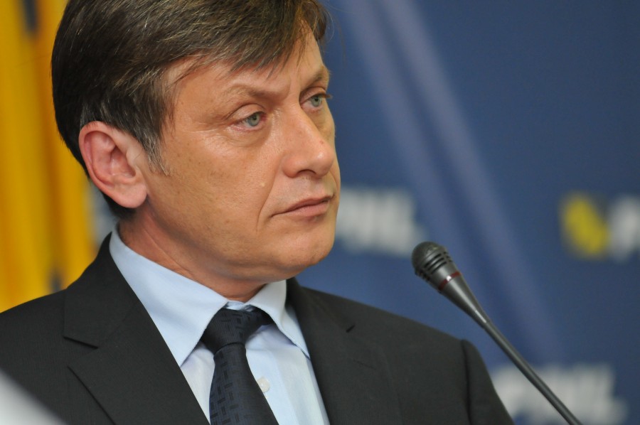 Crin Antonescu - preşedinte interimar al României