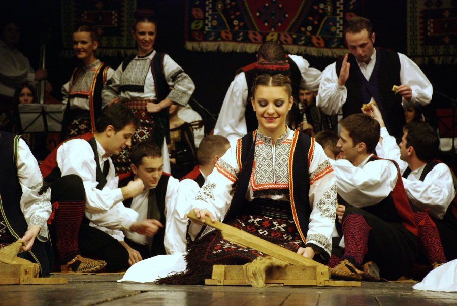 Festivalul Internaţional de Folclor ”Doina Covurluiului”. Dansuri şi cântece tradiţionale din mai multe ţări, la Galaţi. PROGRAM
