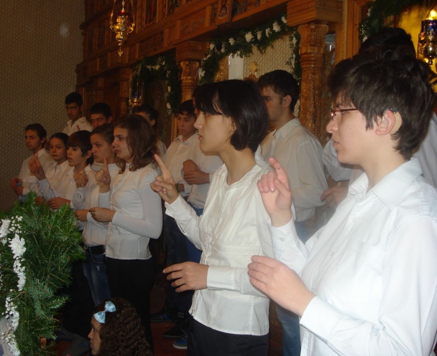 Câinele Klint le face o vizită copiilor nevăzători de la Şcoala „P. P. Neveanu”