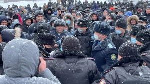 Proteste de stradă în Kazahstan, după creșterea prețurilor la gaze. Guvernul a demisionat, sute de arestări și zeci de răniți