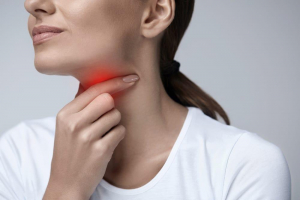 Remedii care te scapă de durerea în gât