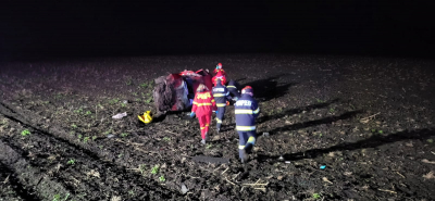 Accident grav în toiul nopții. Cinci persoane au fost rănite după ce s-au răsturnat cu mașina